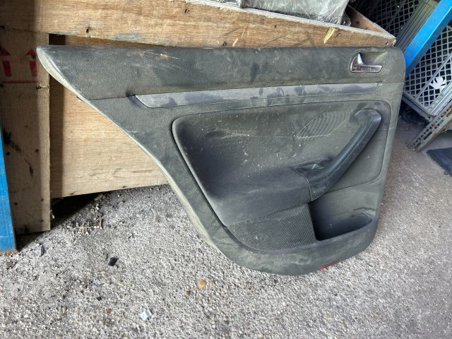 bontott VW GOLF V Bal hátsó Ajtó Kárpit