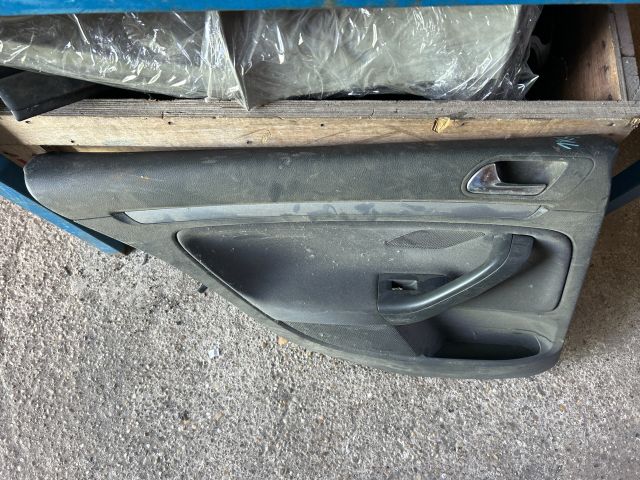 bontott VW GOLF V Bal hátsó Ajtó Kárpit