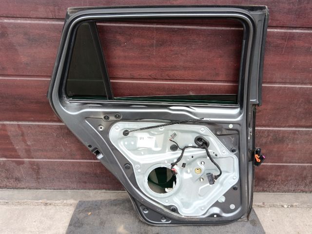 bontott VW GOLF V Bal hátsó Ajtó (Részeivel)