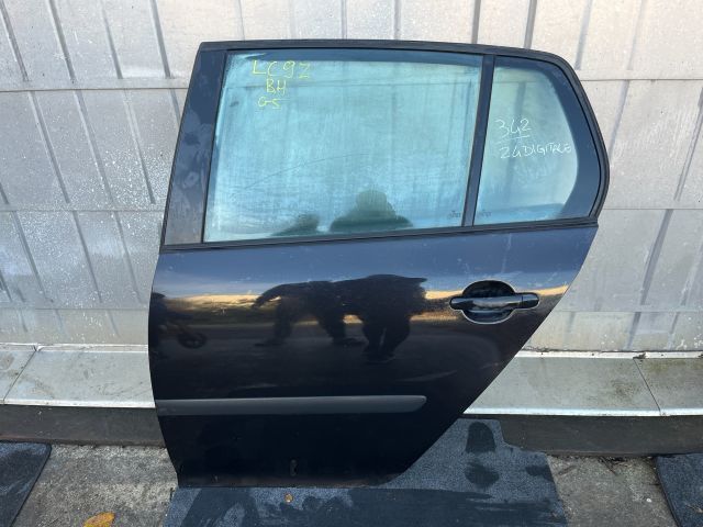 bontott VW GOLF V Bal hátsó Ajtó (Részeivel)