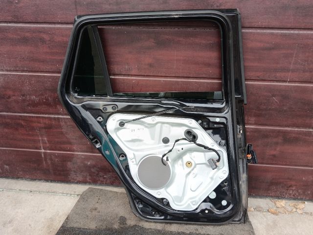 bontott VW GOLF V Bal hátsó Ajtó (Részeivel)
