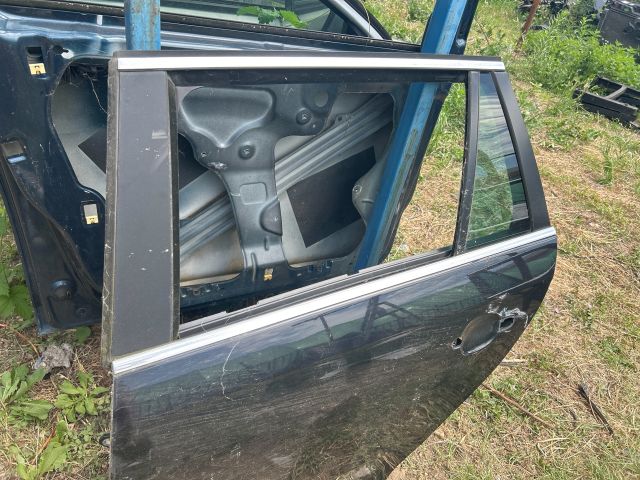 bontott VW GOLF V Bal hátsó Ajtó (Üres lemez)