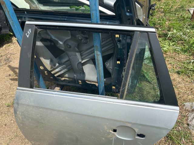 bontott VW GOLF V Bal hátsó Ajtó (Üres lemez)