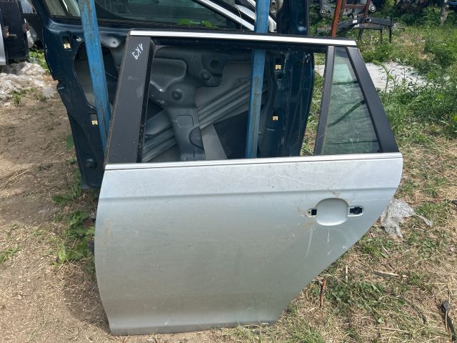 bontott VW GOLF V Bal hátsó Ajtó (Üres lemez)