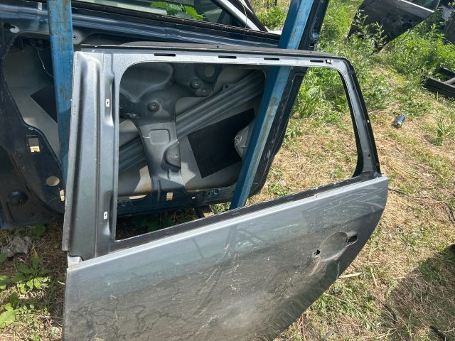 bontott VW GOLF V Bal hátsó Ajtó (Üres lemez)