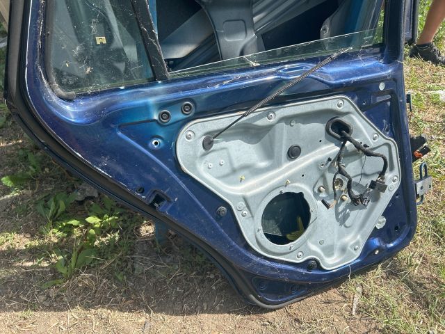 bontott VW GOLF V Bal hátsó Ajtó (Üres lemez)