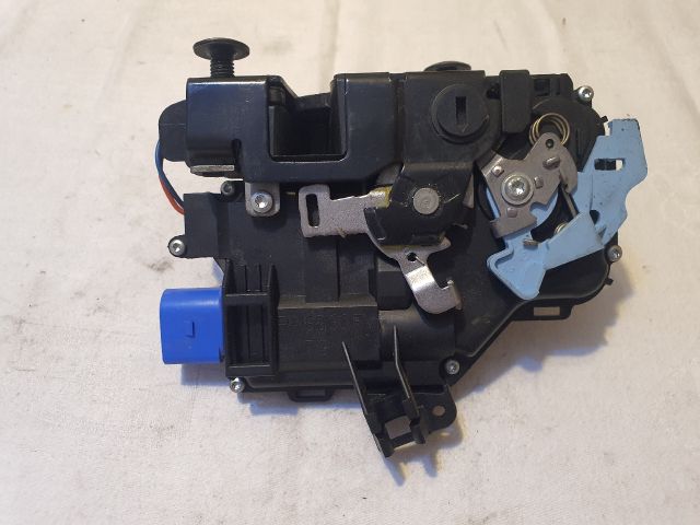 bontott VW GOLF V Bal hátsó Ajtózár