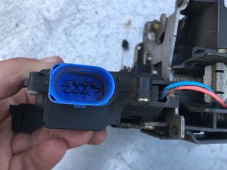 bontott VW GOLF V Bal hátsó Ajtózár