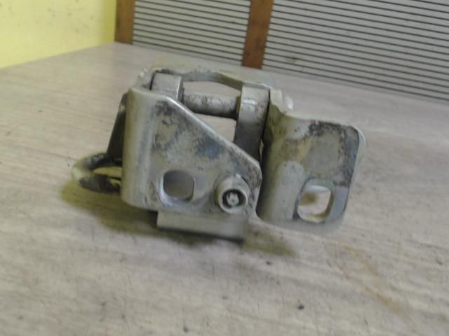 bontott VW GOLF V Bal hátsó Alsó Zsanér