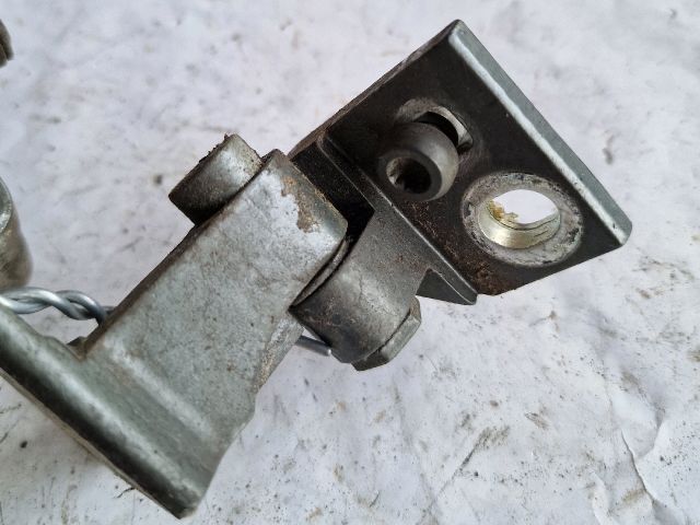 bontott VW GOLF V Bal hátsó Alsó Zsanér