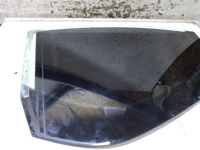 bontott VW GOLF V Bal hátsó Fixüveg (Ajtóban)