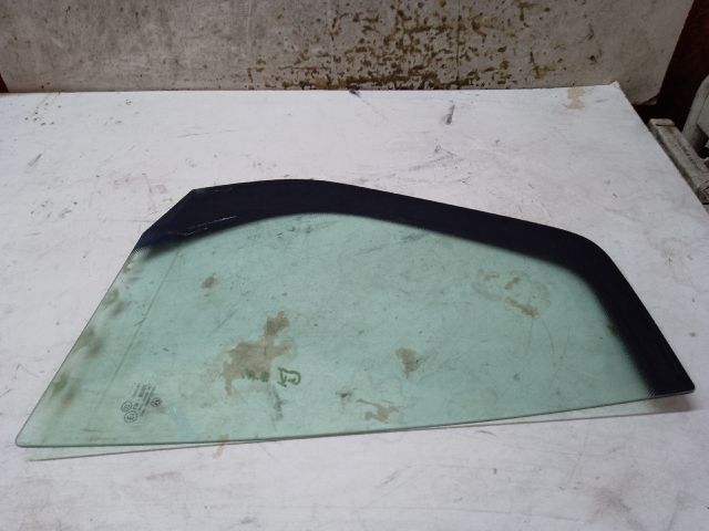 bontott VW GOLF V Bal hátsó Fixüveg (Ajtóban)