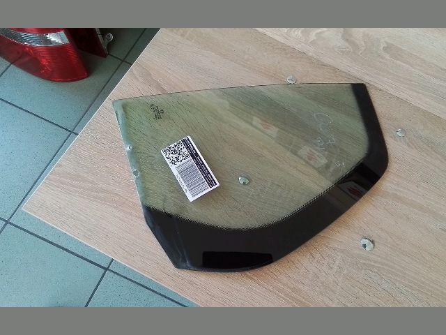 bontott VW GOLF V Bal hátsó Fixüveg (Ajtóban)