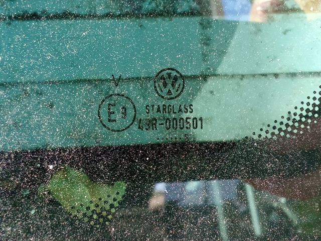 bontott VW GOLF V Bal hátsó Fixüveg (Ajtóban)