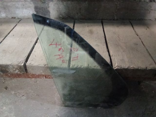 bontott VW GOLF V Bal hátsó Fixüveg (Ajtóban)