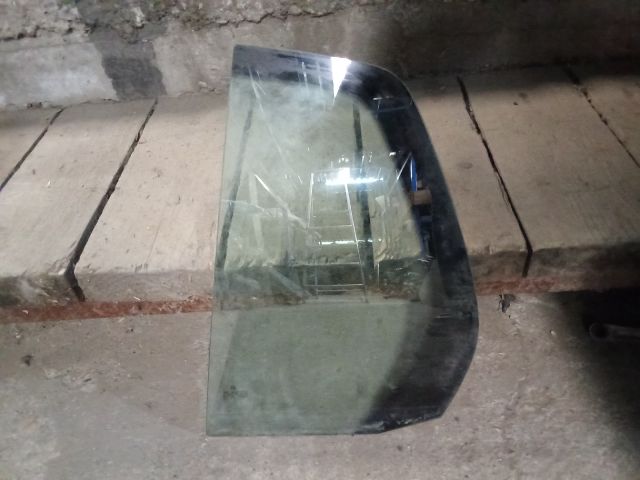 bontott VW GOLF V Bal hátsó Fixüveg (Ajtóban)