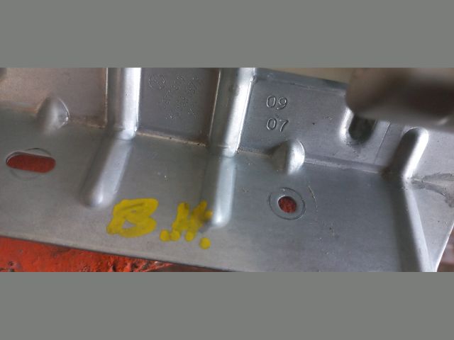 bontott VW GOLF V Bal hátsó Kapaszkodó (Felső)