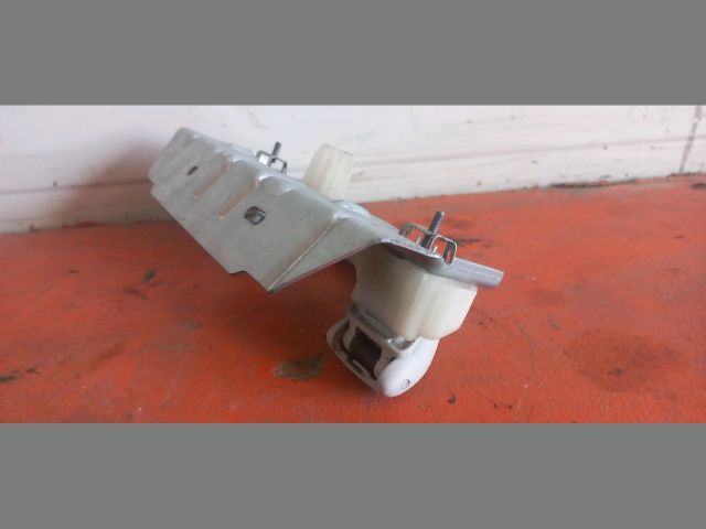 bontott VW GOLF V Bal hátsó Kapaszkodó (Felső)