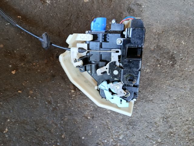 bontott VW GOLF V Bal hátsó Központizár Motor