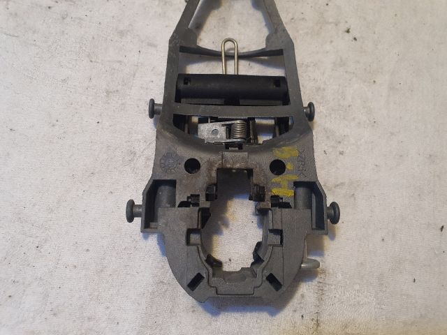 bontott VW GOLF V Bal hátsó Külső Kilincsfészek