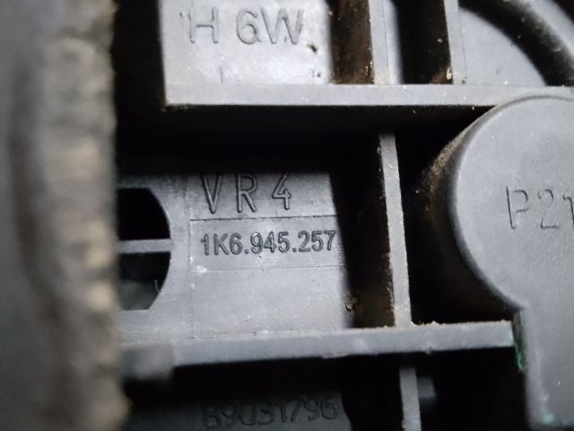 bontott VW GOLF V Bal Hátsó Lámpa Foglalat