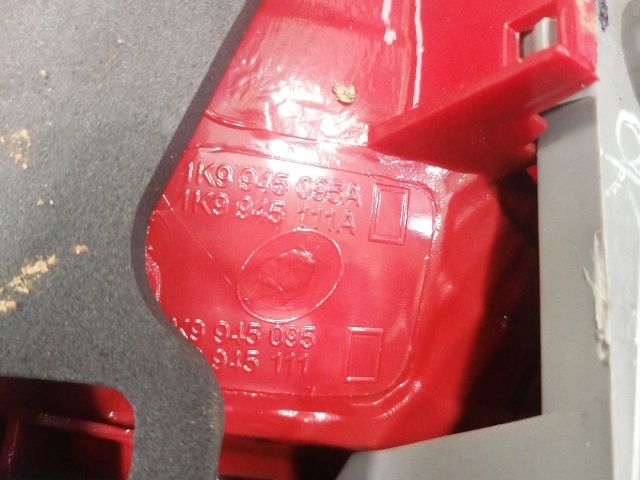 bontott VW GOLF V Bal Hátsó Lámpa