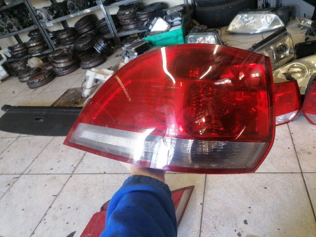 bontott VW GOLF V Bal Hátsó Lámpa