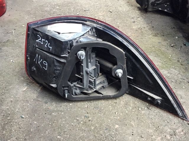 bontott VW GOLF V Bal hátsó Lámpabúra