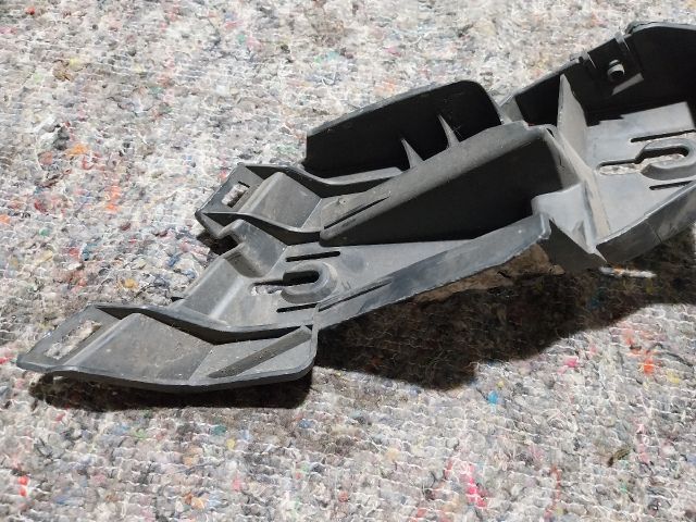 bontott VW GOLF V Bal hátsó Lökhárító Tartó (Műanyag)