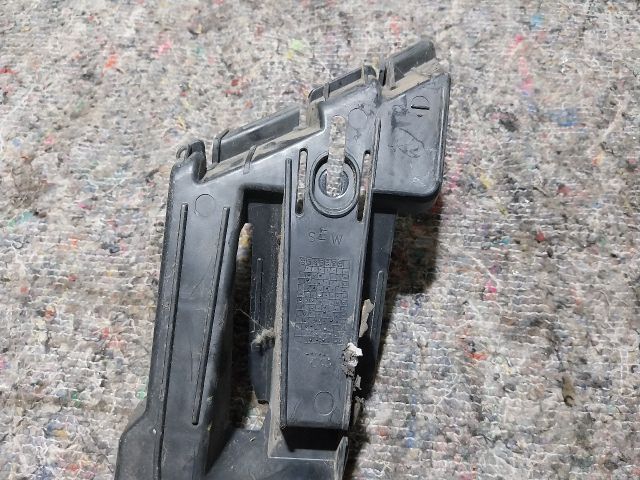 bontott VW GOLF V Bal hátsó Lökhárító Tartó (Műanyag)