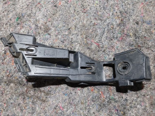 bontott VW GOLF V Bal hátsó Lökhárító Tartó (Műanyag)