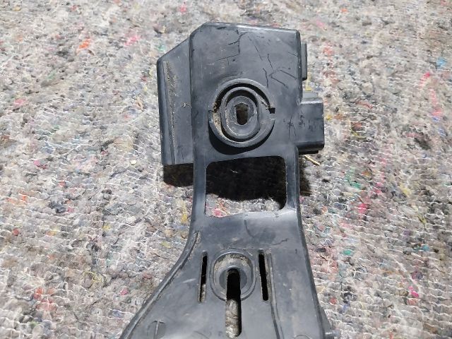 bontott VW GOLF V Bal hátsó Lökhárító Tartó (Műanyag)