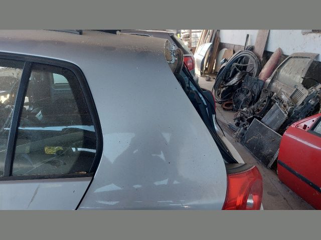 bontott VW GOLF V Bal hátsó Sárvédő