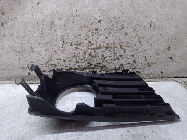 bontott VW GOLF V Bal Ködfényszóró Lámpakeret