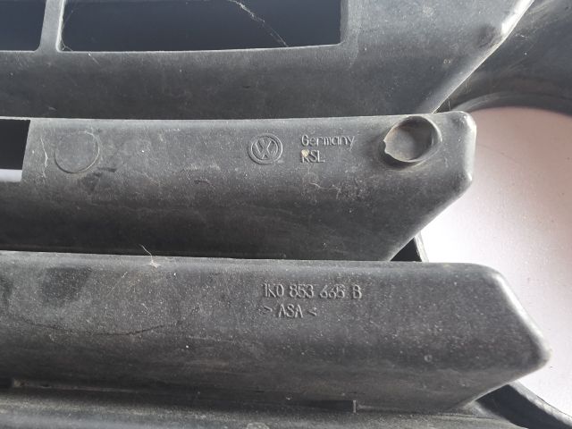 bontott VW GOLF V Bal Ködlámpa Rács