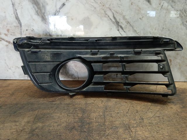 bontott VW GOLF V Bal Ködlámpa Rács