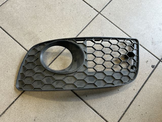 bontott VW GOLF V Bal Ködlámpa Rács