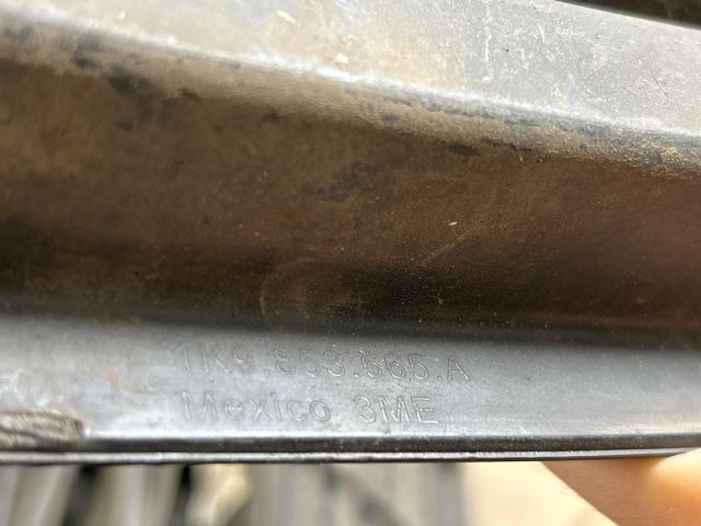 bontott VW GOLF V Bal Ködlámpa Rács