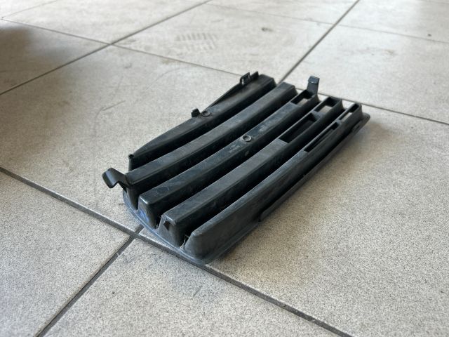 bontott VW GOLF V Bal Ködlámpa Rács