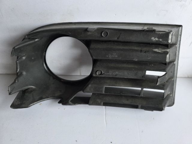 bontott VW GOLF V Bal Ködlámpa Rács