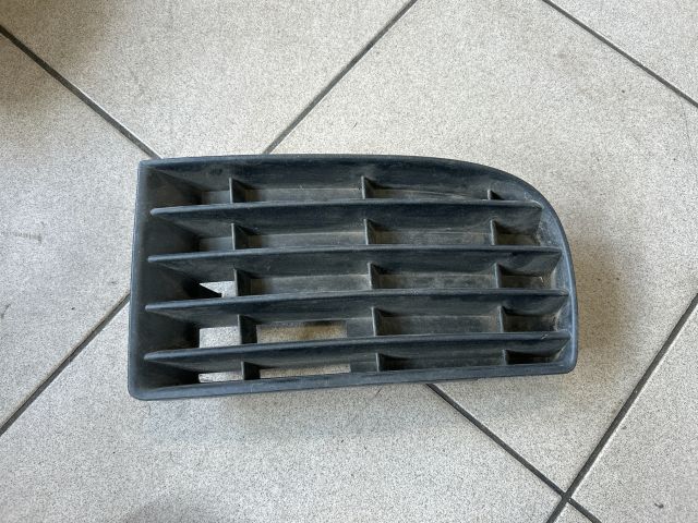 bontott VW GOLF V Bal Ködlámpa Rács