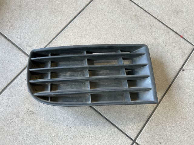 bontott VW GOLF V Bal Ködlámpa Rács
