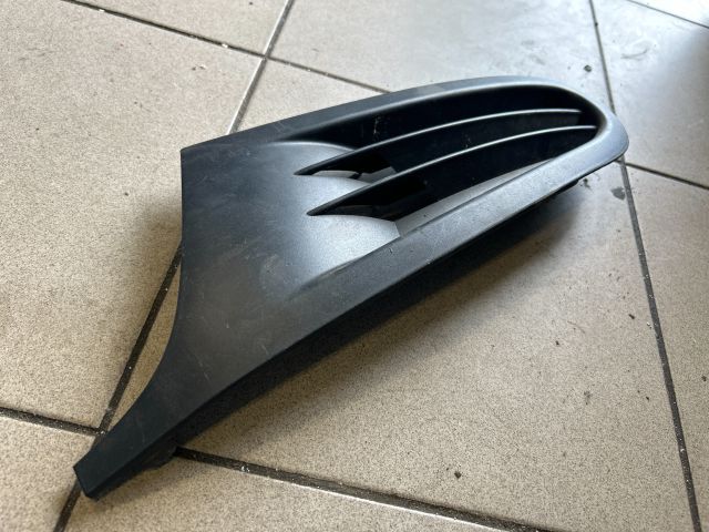 bontott VW GOLF V Bal Ködlámpa Rács