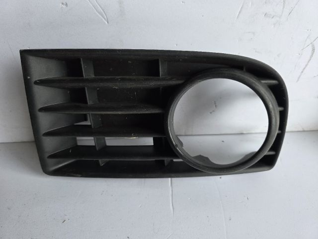 bontott VW GOLF V Bal Ködlámpa Rács