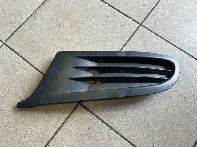 bontott VW GOLF V Bal Ködlámpa Rács