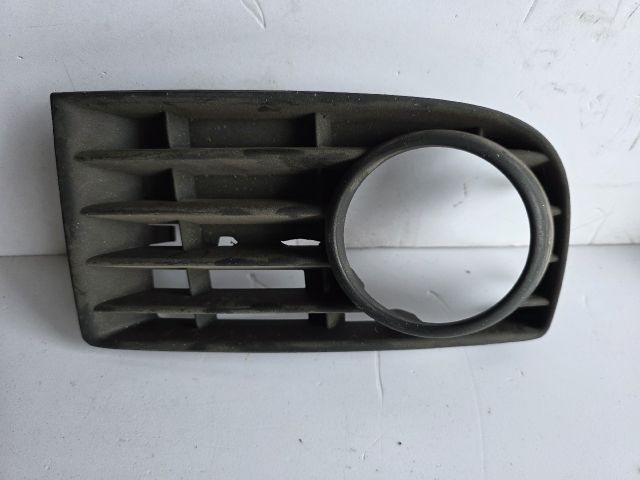 bontott VW GOLF V Bal Ködlámpa Rács