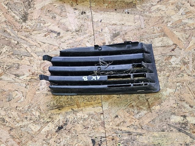 bontott VW GOLF V Bal Ködlámpa Rács