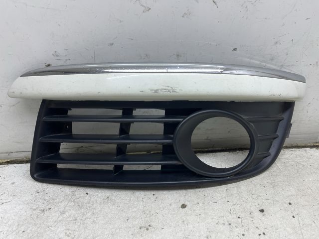 bontott VW GOLF V Bal Ködlámpa Rács