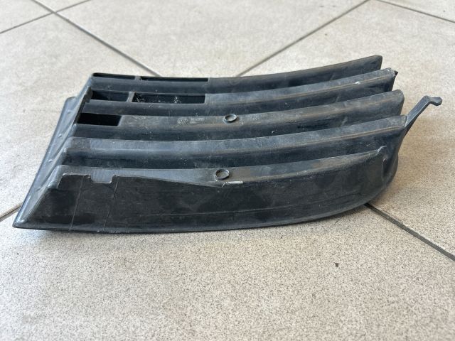 bontott VW GOLF V Bal Ködlámpa Rács