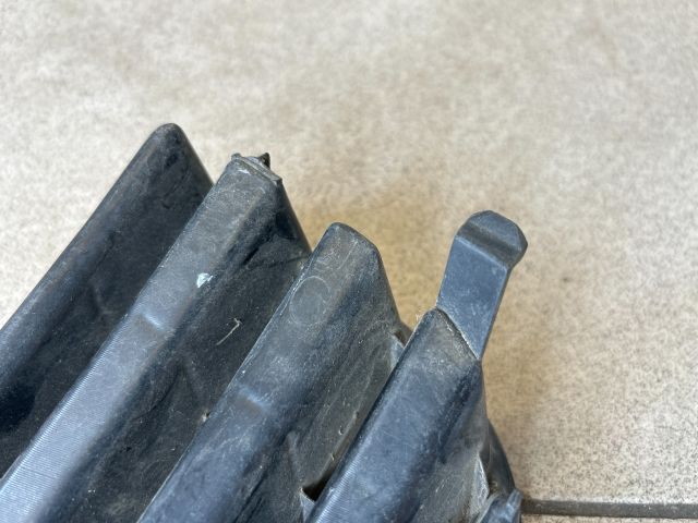 bontott VW GOLF V Bal Ködlámpa Rács